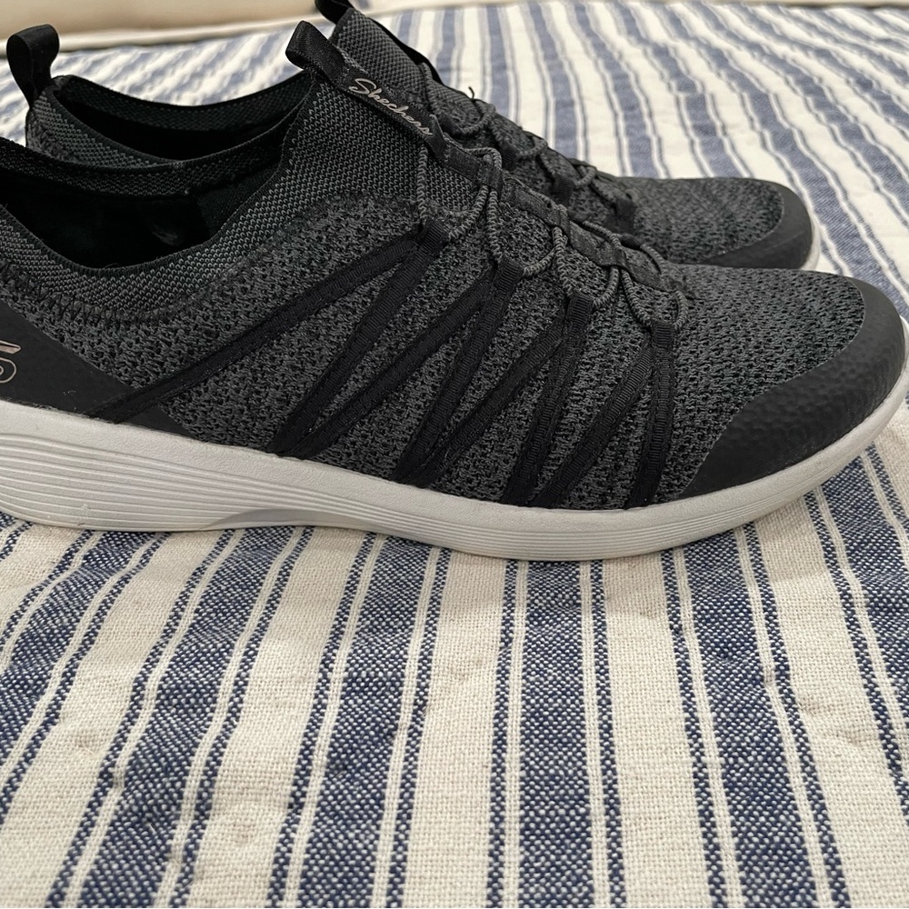 Skechers tennis shoes